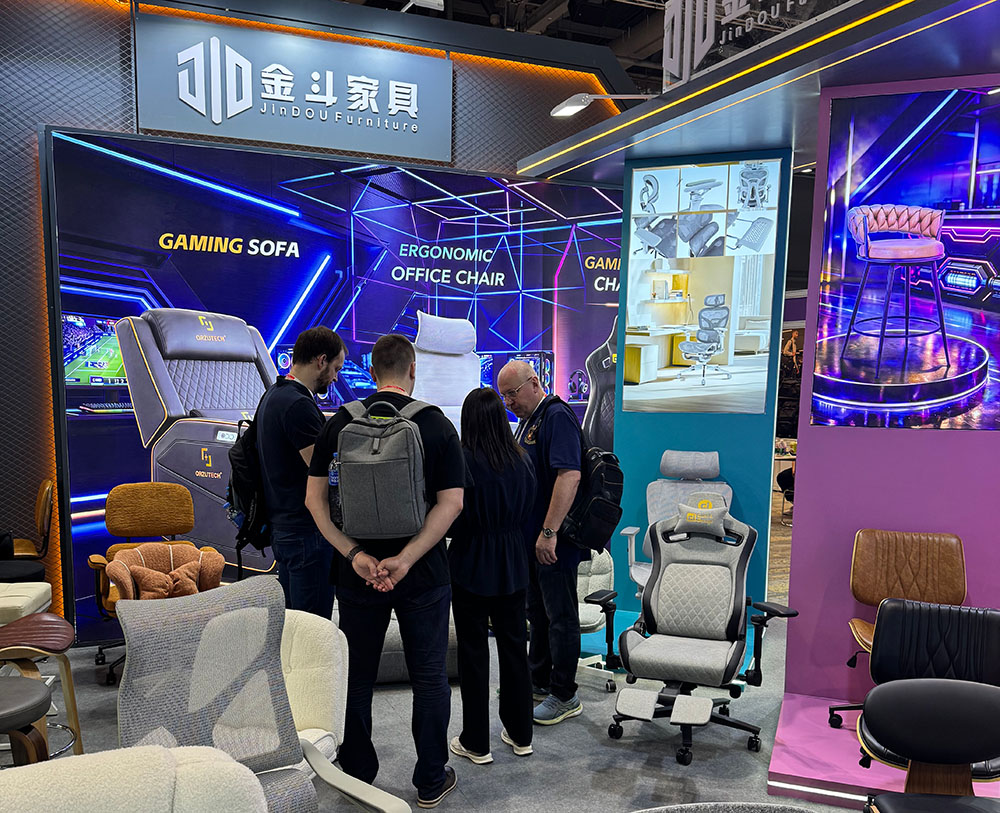 Business discussion with international buyers at Jindou Furniture exhibition booth during Global Sources Hong Kong Spring Exhibition 2026 Business discussion with international buyers at Jindou Furniture exhibition booth during Global Sources Hong Kong Spring Exhibition 2026