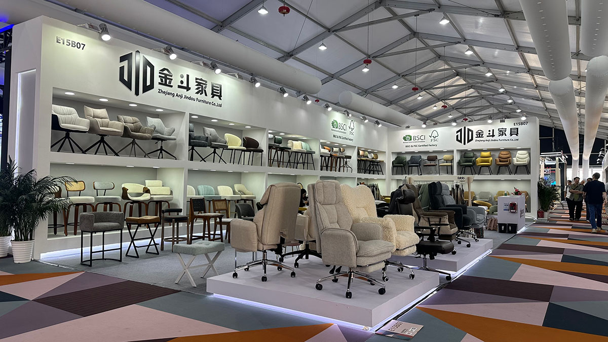 Kinton Furniture Attracts Global Buyers at Shanghai Furniture Exhibition 2026